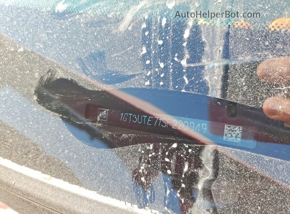 1GT3UTE71SF220949 2025 GMC SIERRA Red Vista del compartimento del motor