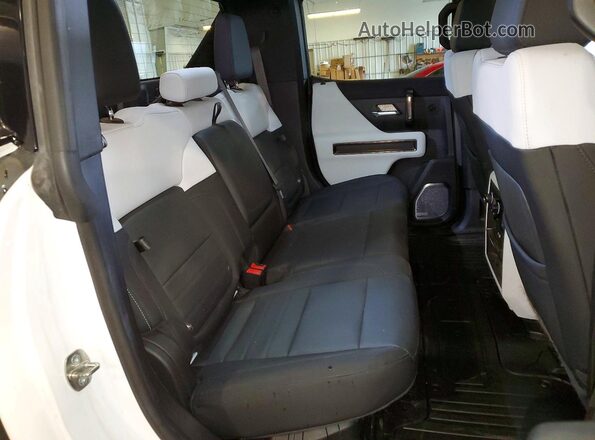 1GT40FDA2PU101034 2023 GMC HUMMER White Vista de los asientos traseros