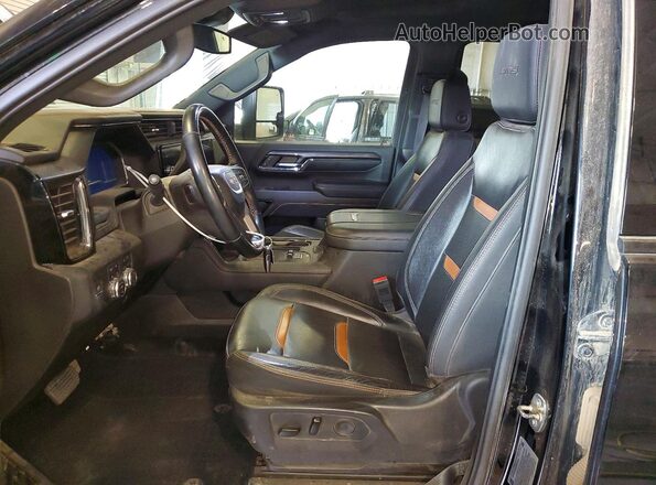 1GT49PE75RF293572 2024 GMC SIERRA Черный Вид салона спереди