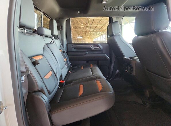 1GT49PEY1RF332988 2024 GMC SIERRA White Հետևի նստատեղերի տեսք