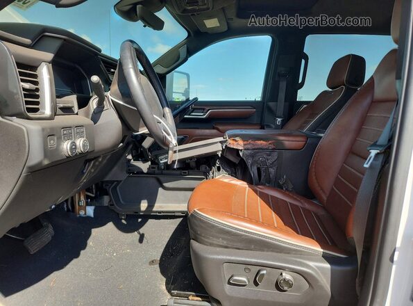 1GT49YEY2RF378836 2024 GMC SIERRA White Front interior view
