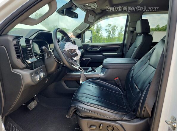 1GT4UNEY2SF185072 2025 GMC SIERRA White Front interior view