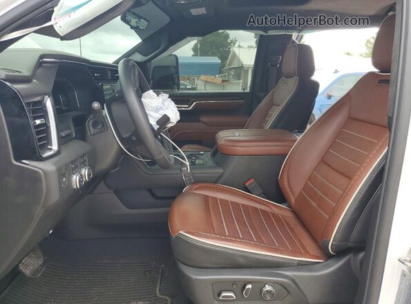 1GT4UXEY5SF253778 2025 GMC SIERRA Белый Вид салона спереди