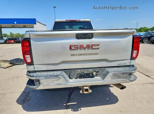 1GT59LE70NF229592 2022 GMC SIERRA Silver Widok z tyłu