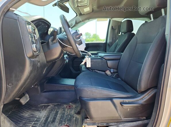 1GT59LE70NF229592 2022 GMC SIERRA Silver Widok wnętrza z przodu