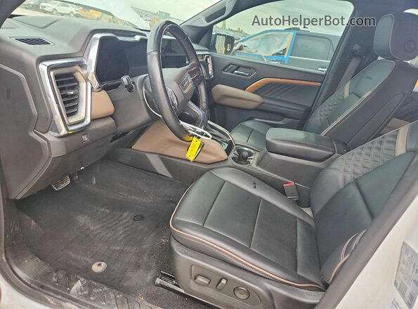 1GTP6FEK1R1131925 2024 GMC CANYON White Widok wnętrza z przodu