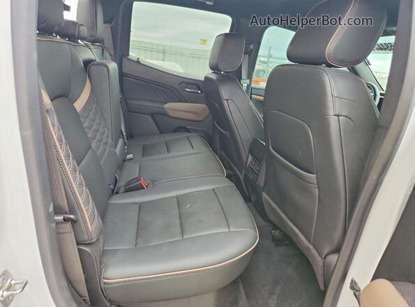 1GTP6FEK1R1131925 2024 GMC CANYON White Widok tylnych siedzeń