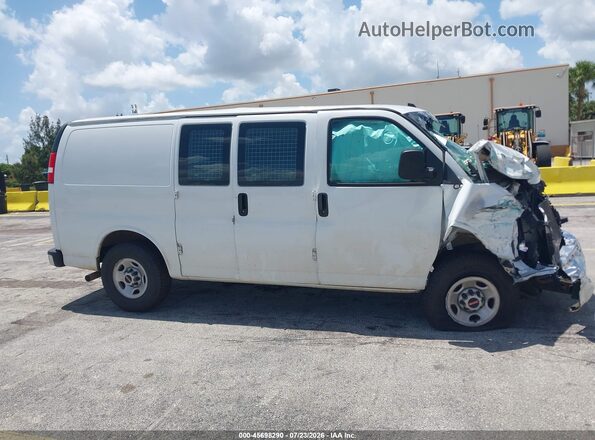 1GTW7AF75N1202303 2022 GMC SAVANA CARGO White Widok wnętrza z tyłu