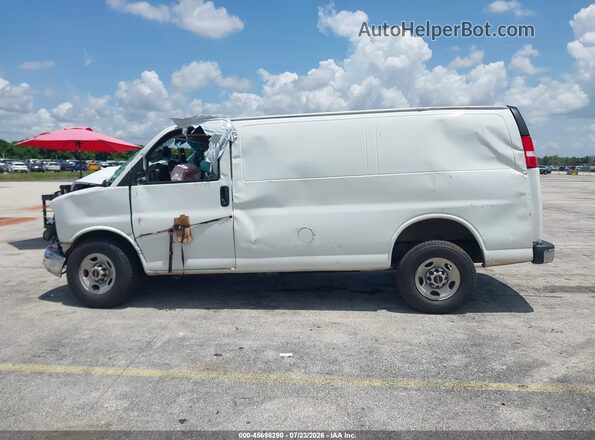 1GTW7AF75N1202303 2022 GMC SAVANA CARGO White Widok wnętrza 360 stopni