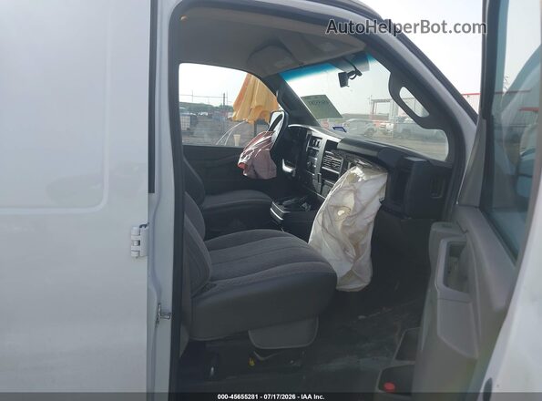 1GTW7AFF4G1182605 2016 GMC SAVANA 2500 White Front interior view