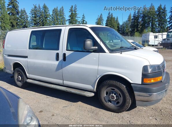 1GTW7AFF5H1909042 2017 GMC SAVANA 2500 White Widok wnętrza z tyłu