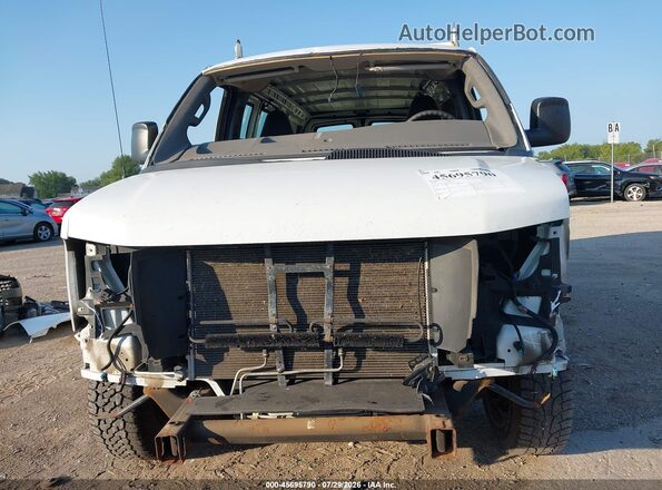 1GTW7AFG2J1905741 2018 GMC SAVANA 2500 White Vista interior trasera