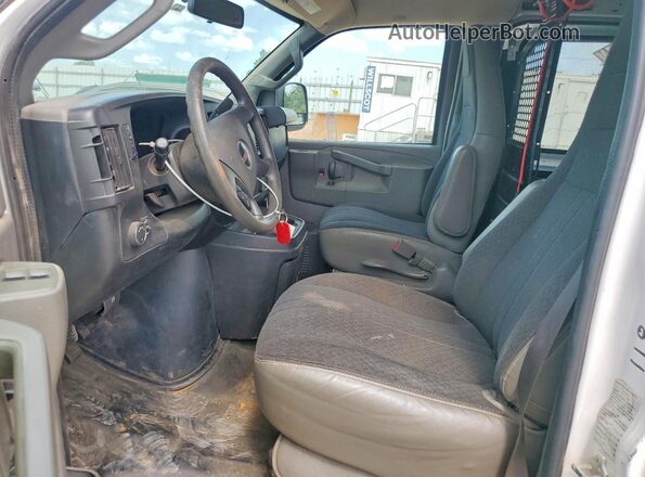 1GTW7AFG5K1272637 2019 GMC SAVANA White Սալոնի դիմացի տեսք