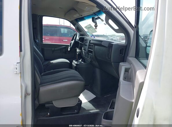 1GTW7AFG7K1302463 2019 GMC SAVANA 2500 Белый Вид салона спереди