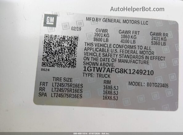 1GTW7AFG8K1249210 2019 GMC SAVANA 2500 White Vista del compartimento del motor