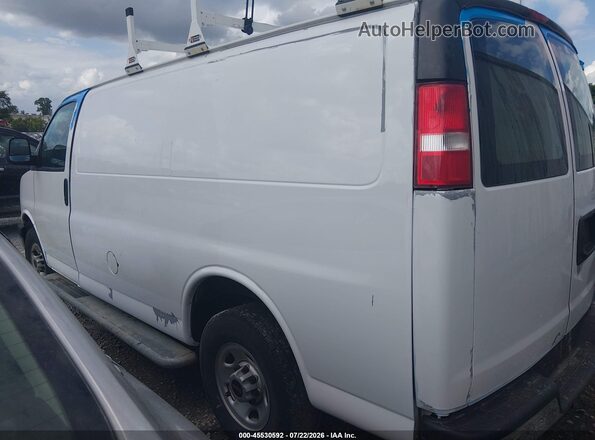1GTW7AFP8N1166588 2022 GMC SAVANA CARGO White Սալոնի 360 աստիճան տեսք