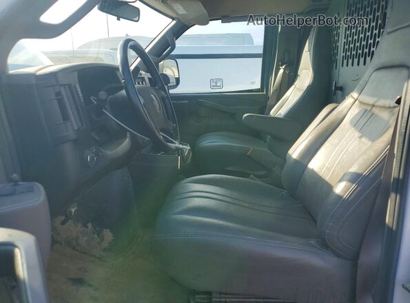 1GTW7AFP9P1115183 2023 GMC SAVANA Белый Вид салона спереди