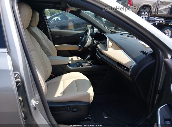 1GYAZAR40RF219051 2024 CADILLAC XT4 Silver Vista interior delantera