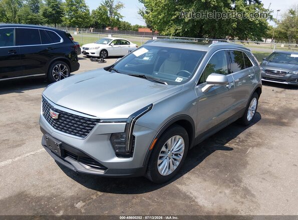 1GYAZAR40RF219051 2024 CADILLAC XT4 Silver Vista tres cuartos delantera izquierda
