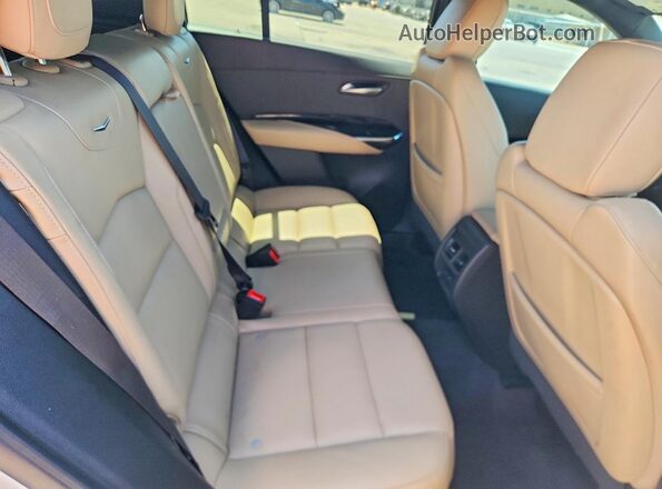 1GYAZAR41RF129701 2024 CADILLAC XT4 White Vista interior trasera
