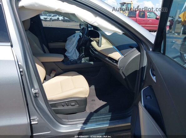 1GYAZAR42RF193519 2024 CADILLAC XT4 Серебряный Вид салона спереди