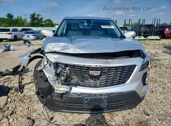 1GYAZAR47KF146962 2019 CADILLAC XT4 Silver Widok z przodu