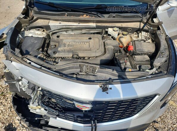 1GYAZAR47KF146962 2019 CADILLAC XT4 Silver Widok komory silnika