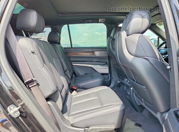 1GYC3NML9TZ700809 2026 CADILLAC VISTIQ Черный Вид задней части салона
