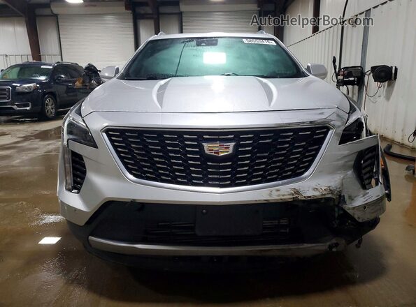 1GYFZCR44LF071561 2020 CADILLAC XT4 Серебряный Вид спереди