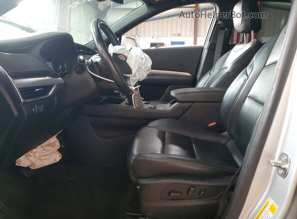 1GYFZCR44LF071561 2020 CADILLAC XT4 Серебряный Вид салона спереди