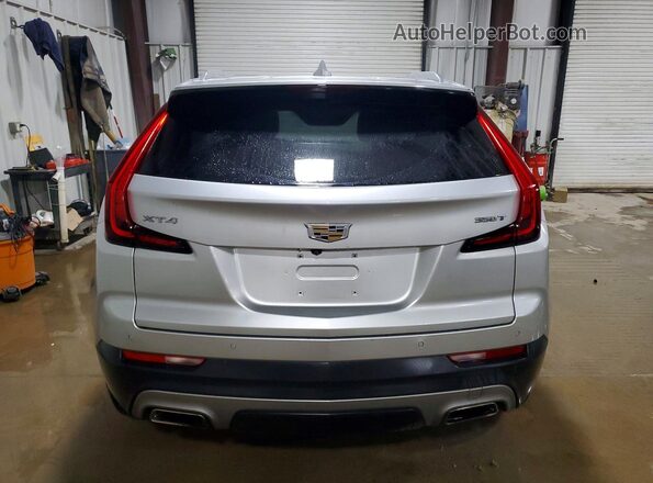 1GYFZCR44LF071561 2020 CADILLAC XT4 Серебряный Вид сзади