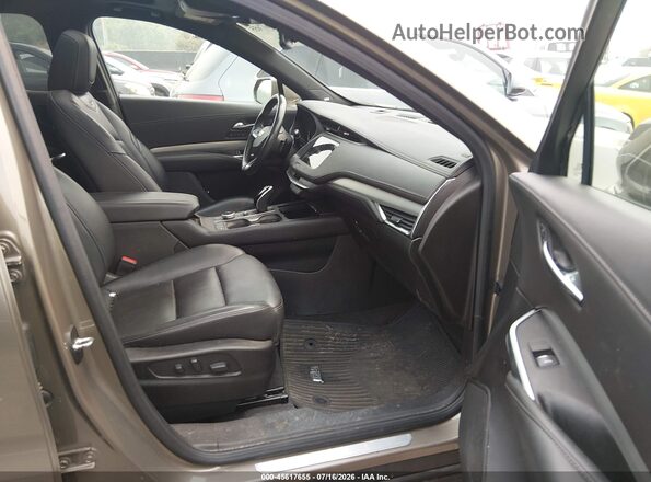 1GYFZDR40LF095362 2020 CADILLAC XT4 Золотой Вид салона спереди