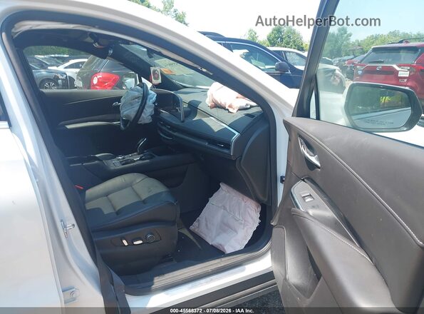 1GYFZDR40SF105080 2025 CADILLAC XT4 White Widok wnętrza z przodu