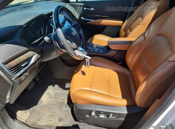 1GYFZDR42KF120969 2019 CADILLAC XT4 White Widok wnętrza z przodu