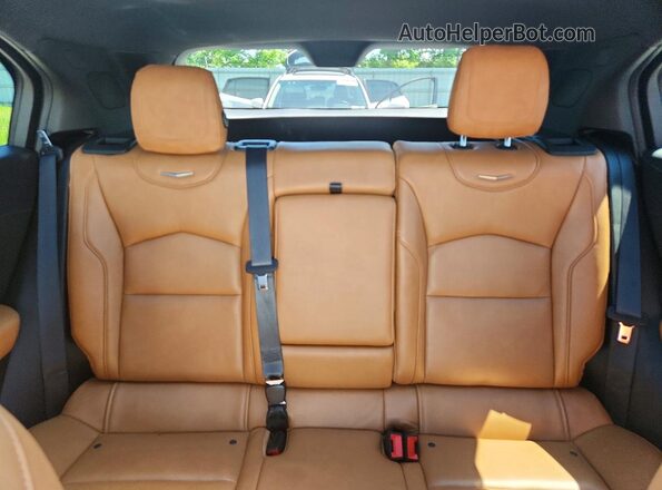 1GYFZDR42KF120969 2019 CADILLAC XT4 White Widok tylnych siedzeń