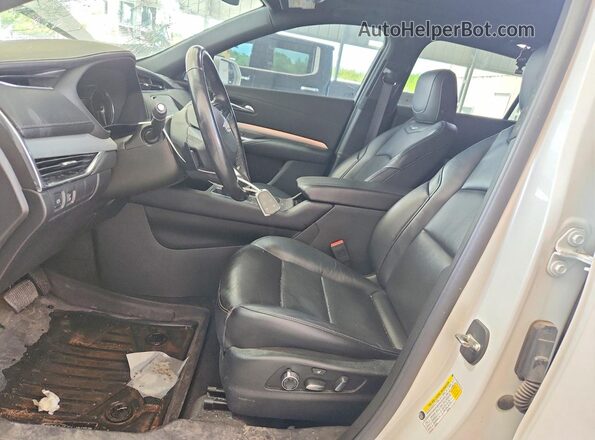 1GYFZDR49LF017615 2020 CADILLAC XT4 White წინა სალონის ხედი