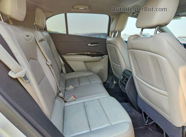 1GYFZDR4XLF071621 2020 CADILLAC XT4 Серебряный Вид задней части салона