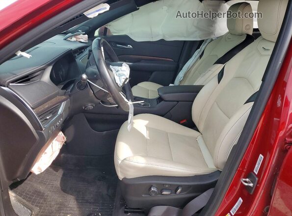 1GYFZER45MF080816 2021 CADILLAC XT4 Red Вид салону спереду