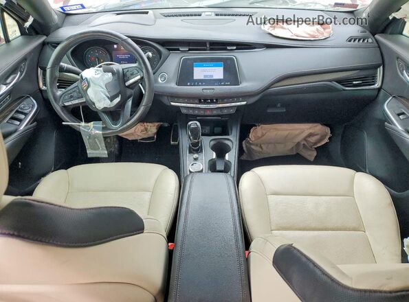 1GYFZER45MF080816 2021 CADILLAC XT4 Red Вид панелі приладів