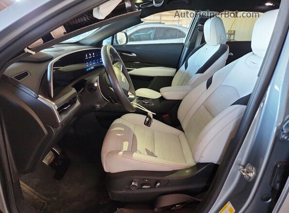 1GYFZER4XRF215652 2024 CADILLAC XT4 Silver წინა სალონის ხედი