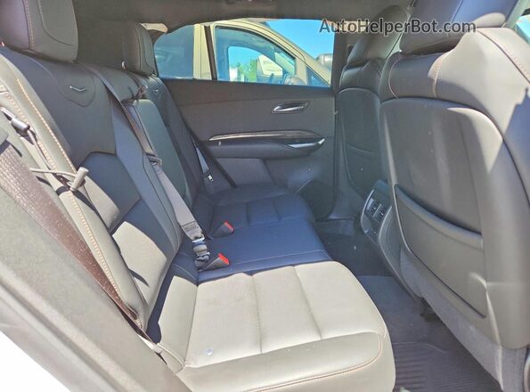 1GYFZFR44MF001058 2021 CADILLAC XT4 White Vista de los asientos traseros