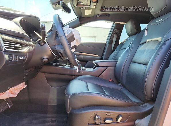 1GYFZFR44MF001058 2021 CADILLAC XT4 White Vista interior delantera