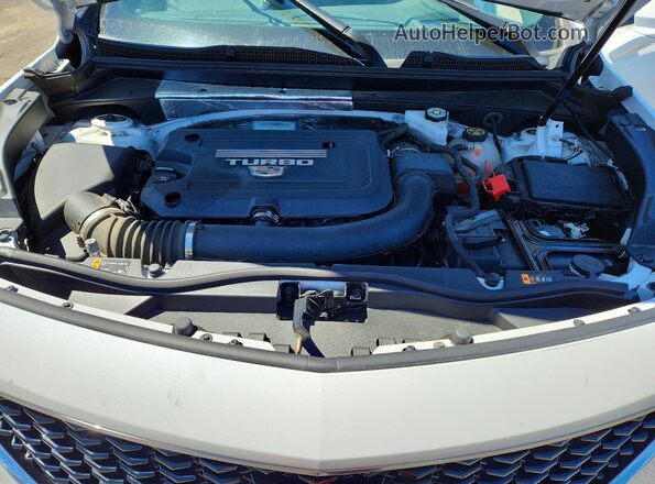 1GYFZFR44MF001058 2021 CADILLAC XT4 White Vista interior trasera