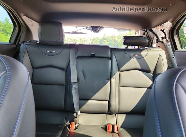 1GYFZFR48RF244671 2024 CADILLAC XT4 White Vista de los asientos traseros