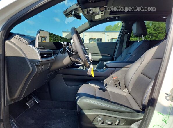 1GYFZFR48RF244671 2024 CADILLAC XT4 White Vista interior delantera