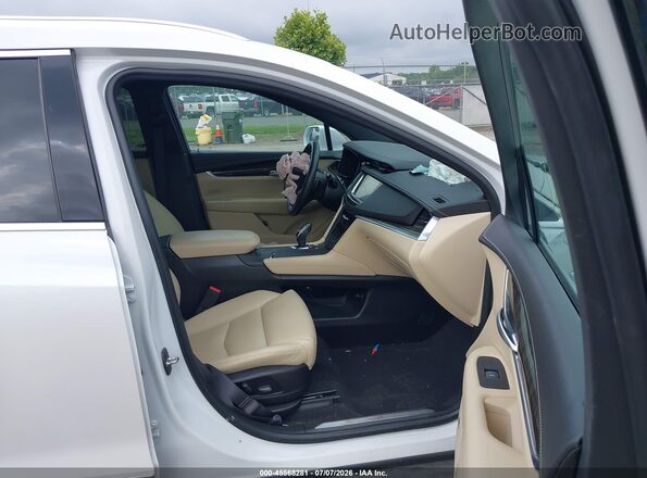 1GYKNARS0HZ129586 2017 CADILLAC XT5 White Front interior view