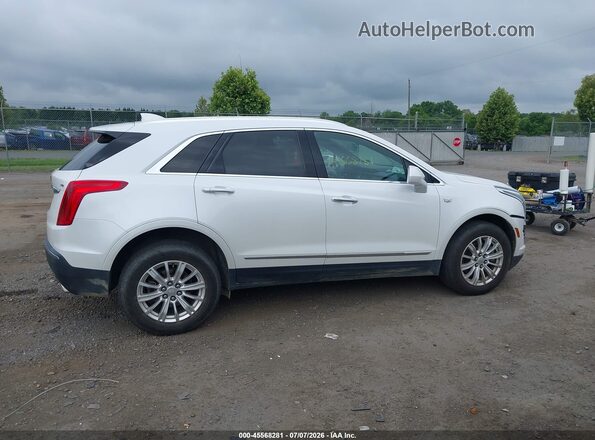1GYKNARS0HZ129586 2017 CADILLAC XT5 White Rear interior view