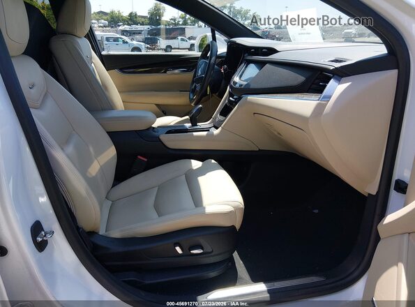 1GYKNARS2HZ114815 2017 CADILLAC XT5 White წინა სალონის ხედი