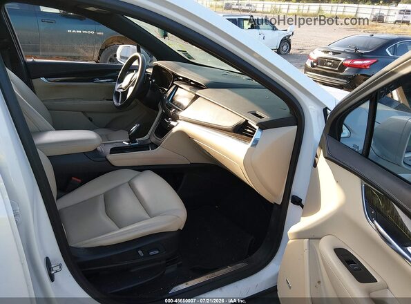 1GYKNARS8HZ236207 2017 CADILLAC XT5 White Widok wnętrza z przodu