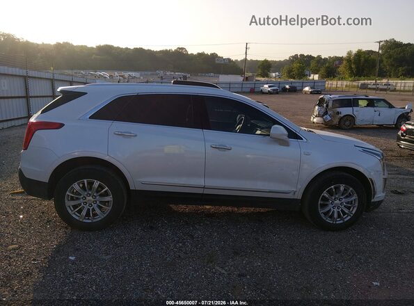 1GYKNARS8HZ236207 2017 CADILLAC XT5 White Widok wnętrza 360 stopni